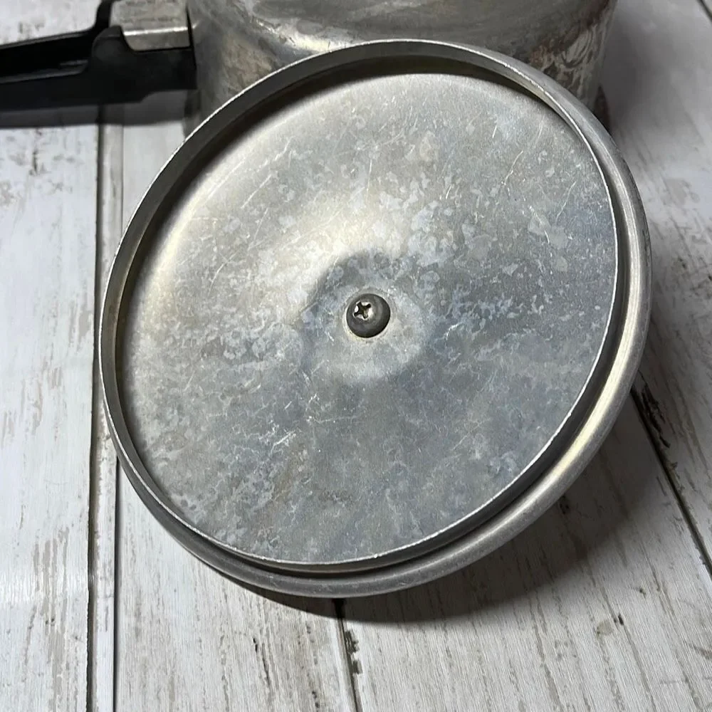 Regal Ware‎ 1 Quart Sauce Pan with Lid and Handle Made in the USA Cookware